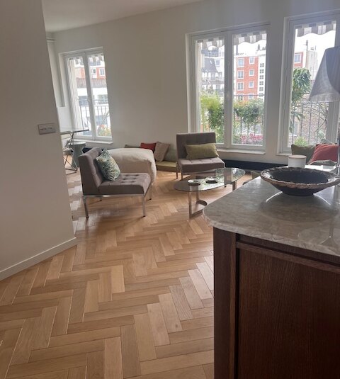 MEUBLÉ – Duplex –  1 chambre – PARIS 15ème – Avenue Motte Picquet – 70 m2 – 8ème étage avec ascenseur – Loyer charges comprises : 2.850 euros (chauffage collectif inclus)