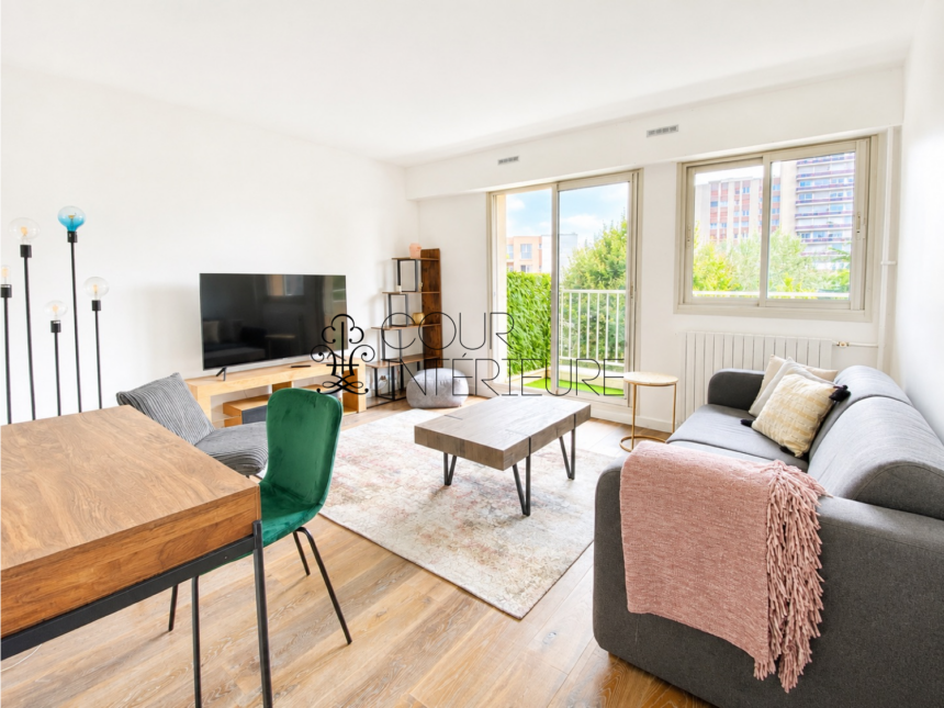 MEUBLÉ – 1 chambre – PUTEAUX (92) – Avenue Gutenberg – 46 m2 + BALCON FILANT – 4ème étage avec ascenseur sur jardin – Loyer charges comprises : 1.600 € (chauffage collectif) + parking possible en supplément en sous-sol avec accès direct depuis ascenseur MEUBLÉ – 1 chambre – PUTEAUX (92) – Avenue Gutenberg – 46 m2 + BALCON FILANT – 4ème étage avec ascenseur sur jardin – Loyer charges comprises : 1.600 € (chauffage collectif) + parking possible en supplément en sous-sol avec accès direct depuis ascenseur