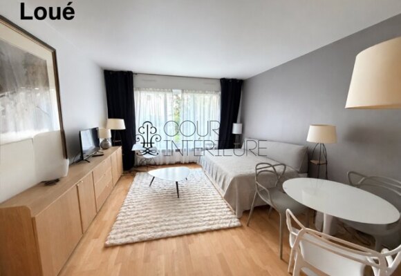 MEUBLÉ – Studio avec lit double – 27 m2 – Paris 9ème – Rue Rochechouart – 1er étage avec ascenseur – Loyer charges comprises : 1.200 € (chauffage collectif) MEUBLÉ – Studio avec lit double – 27 m2 – Paris 9ème – Rue Rochechouart – 1er étage avec ascenseur – Loyer charges comprises : 1.200 € (chauffage collectif)