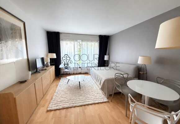MEUBLÉ – Studio avec lit double – 27 m2 – Paris 9ème – Rue Rochechouart – 1er étage avec ascenseur – Loyer charges comprises : 1.200 € (chauffage collectif) MEUBLÉ – Studio avec lit double – 27 m2 – Paris 9ème – Rue Rochechouart – 1er étage avec ascenseur – Loyer charges comprises : 1.200 € (chauffage collectif)