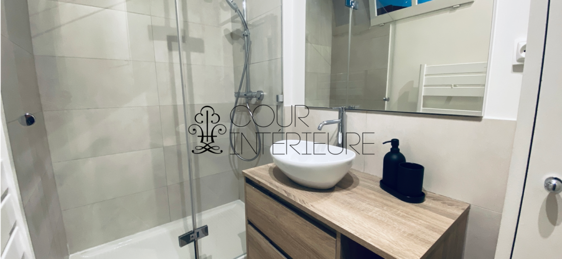 MEUBLÉ – 1 chambre + double séjour – Paris 17ème – 58 m2 – Coeur Village Batignolles – Rue Legendre – 3ème étage avec ascenseur – Loyer charges comprises : 2.300 euros