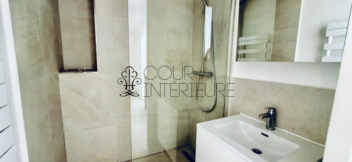 VIDE – 2 chambres –  51 m2 + Balcon filant –  Paris 17ème – Rue Labie  (Ternes / Poncelet) – 5ème étage sans ascenseur  – Loyer charges comprises : 1.900 €