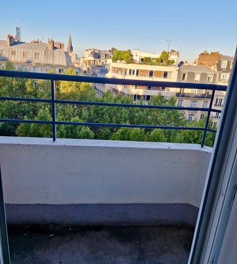 MEUBLÉ – 2 chambres – 59 m2 – PARIS 15ème – Place Adolphe Cherioux – 7ème étage avec ascenseur – Loyer charges comprises : 2.300 euros (poss box dans en sous-sol pour 180 euros)