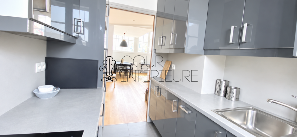 Sans titre202 MEUBLÉ- Atelier d’artiste 2 chambres + bureau – 80 m2 au sol – Paris 16ème – Rue Lauriston – Métro : Etoile – 4ème et dernier étage ascenseur – Loyer charges comprises : 3.200 euros