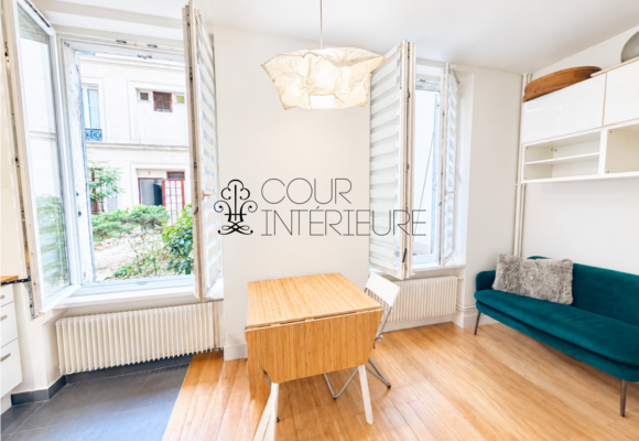 MEUBLÉ – Studio – 26,35 m2 – Paris 7ème – Rue Cler – Rez de jardin sur cour au calme – Loyer charges comprises : 1.250 euros (chauffage et eau chaude collectifs) MEUBLÉ – Studio – 26,35 m2 – Paris 7ème – Rue Cler – Rez de jardin sur cour au calme – Loyer charges comprises : 1.250 euros (chauffage et eau chaude collectifs)