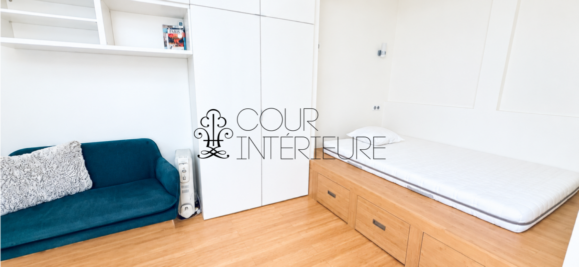 Sans titre602 MEUBLÉ – Studio – 26,35 m2 – Paris 7ème – Rue Cler – Rez de jardin sur cour au calme – Loyer charges comprises : 1.250 euros (chauffage et eau chaude collectifs)