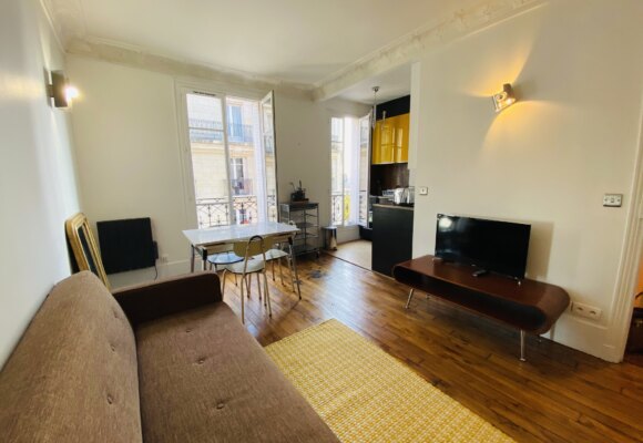 MEUBLÉ –  1 chambre – Paris 18ème – 35,1 m2 – Ave Junot / Lamarck / Rue Simon Dereure – 4ème étage avec ascenseur – Loyer charges comprises mensuel : 1.468 €
