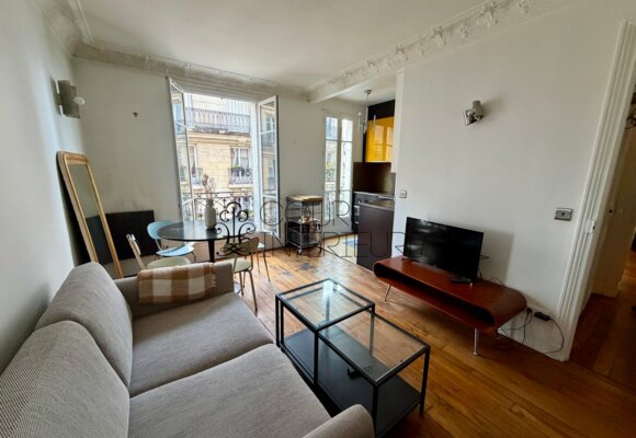 MEUBLÉ –  1 chambre – Paris 18ème – 35,1 m2 – Ave Junot / Lamarck / Rue Simon Dereure – 4ème étage avec ascenseur – Loyer charges comprises mensuel : 1.468 €