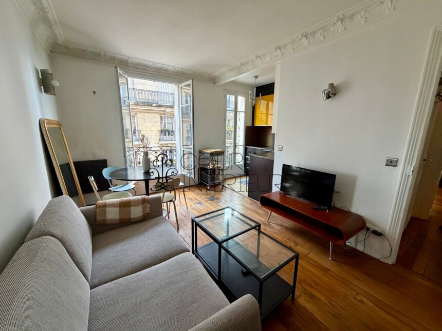 MEUBLÉ –  1 chambre – Paris 18ème – 35,1 m2 – Ave Junot / Lamarck / Rue Simon Dereure – 4ème étage avec ascenseur – Loyer charges comprises mensuel : 1.468 €